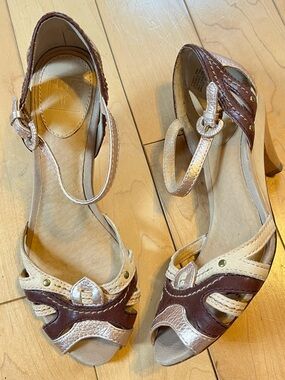 Frye Agnes woven kitten heels metallic cream rose gold sandals ankle strap sz 6
